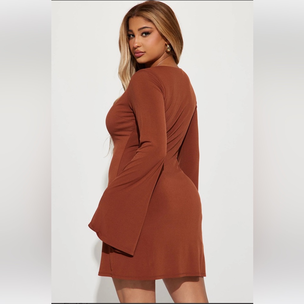 Fashion Nova Mercy Long Flared Sleeve Gold Chain Hardware Mini Dress Brown Large - Picture 4 of 7